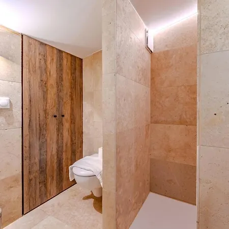 Duplex Renovated For 8 People Apartamento